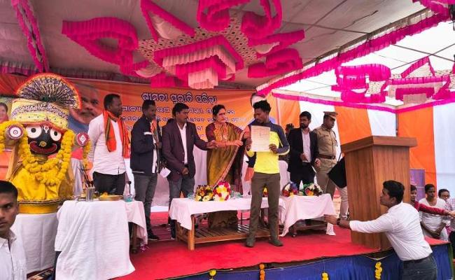 Deputy Chief Minister reviews status of land distribution at Durgam Banda Ghati