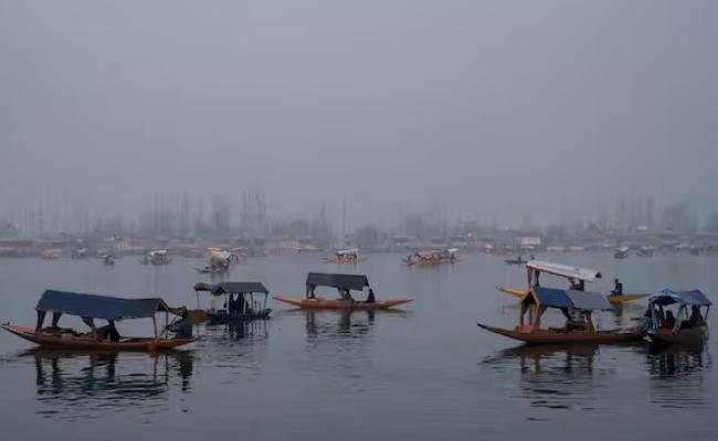 Srinagar recorded the coldest December night in the last 30 years, with the mercury dipping to 8.5 degrees below zero.