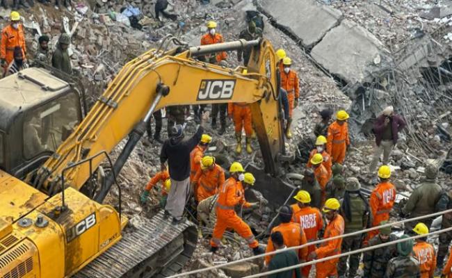 Rescue operation continues throughout the night in Mohali, 2 bodies recovered, 3 still missing, building owner arrested