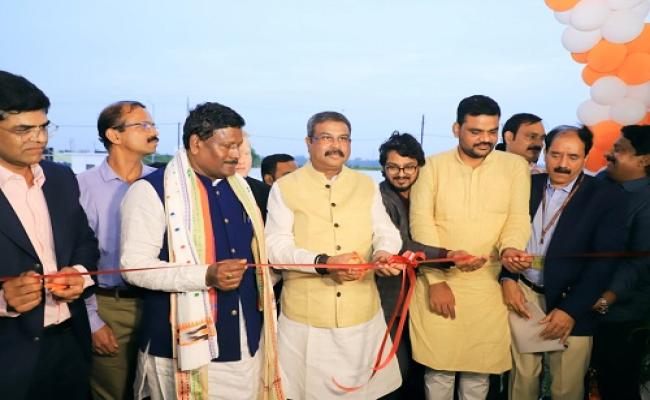 Union Minister Dharmendra Pradhan  inaugurates 'Plastic Bag Manufacturing Factory' in Paradip