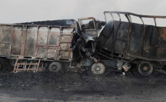 Coal-laden truck hits rice-laden truck from behind: Both trucks catch fire, driver dies