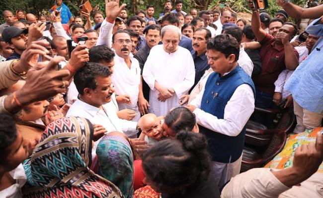 Naveen Patnaik visits rain affected Kendrapara,Cuttack and jagatsinghpur district
