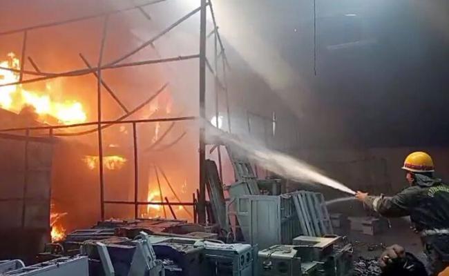 Massive fire breaks out at ArcelorMittal Steel Plant in Surat's Squattura, 4 dead