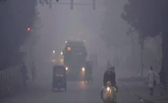 Fog in Delhi, visibility low, rail and air passengers facing difficulties