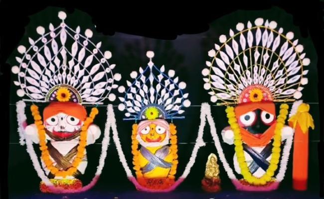 Shrijiu's Navaga Besha at the temple