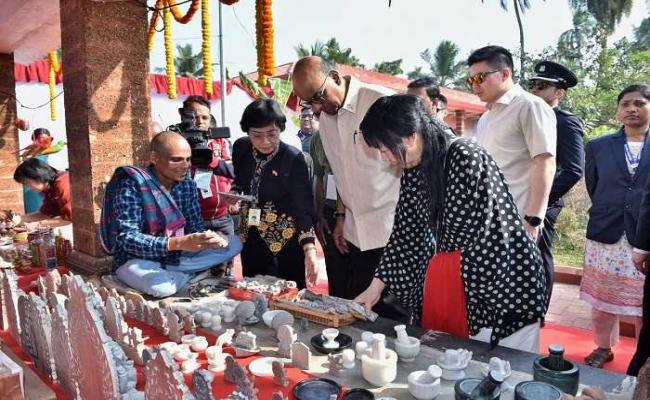 Singapore President visits Pattachitra village Raghurajpur