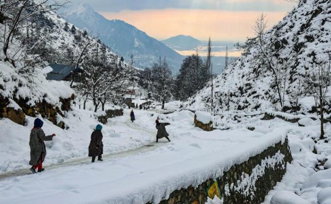 Cold wave continues in Kashmir