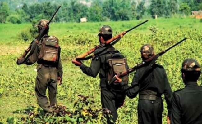 Two female Maoists killed in exchange of fire between Maoists and police at Kulahari Ghat on Chhattisgarh border