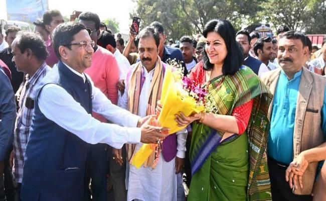 The much-awaited Hanspal flyover was dedicated by Bhubaneswar MP Aparajita Sadangi.