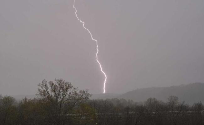 The effects of Kala Baisakhi will continue for the next 3 days: Orange warning for 3 districts, Yellow warning for 16 districts regarding thunderstorms, wind and heavy rain in the next 24 hours