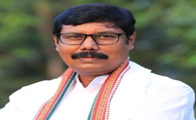 MLA Braj Pradhan should apologize to Talcher residents over the Central School issue - Kalandi Samal