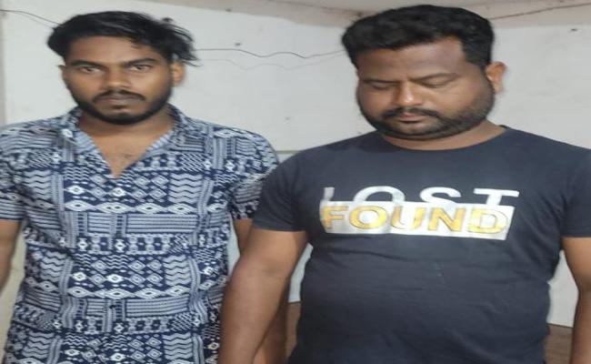 4 arrested in handcuffed journalist beating incident