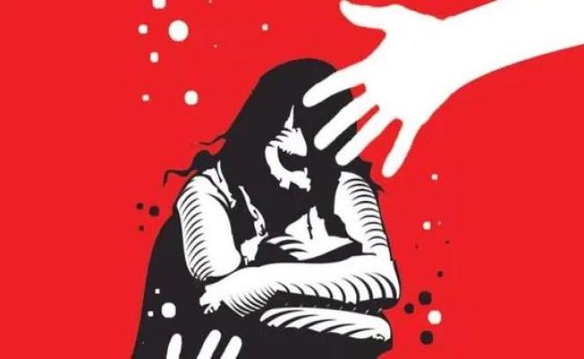 Bengali minor girl accused of molesting girl in front of Savitri brother's train, youth detained