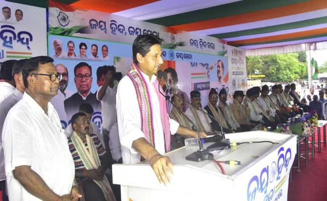 State Congress pays tribute to the valour, courage and strength of the country's armed forces at the Jai Hind rally