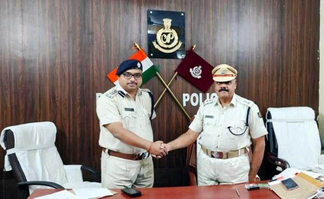 Manoj Rout takes charge as new Superintendent of Police of Bhadrak, focus on drugs, coal trafficking and traffic problems