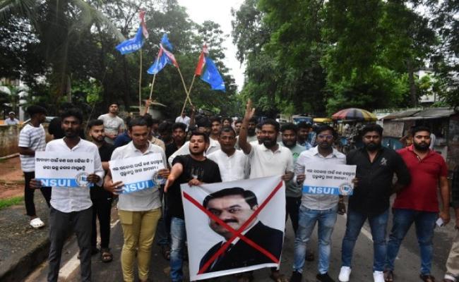 Student Congress protests against the issue of the suspension of Rath towing for Adani yesterday