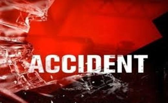 Car runs over Kaudiya on Agra-Mumbai National Highway in Gwalior, 4 dead