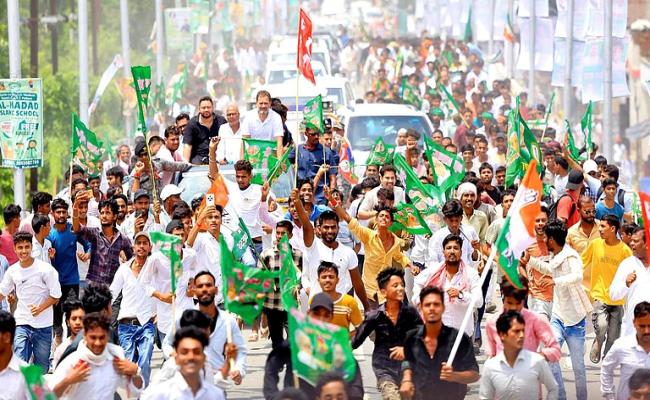 'Voter Adhikar Yatra' in Purnia, Bihar: Rahul Gandhi and Tejashwi Yadav ride motorcycles