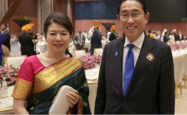 PM Modi gifts Kashmir's famous Pashmina shawl to Japanese Prime Minister's wife