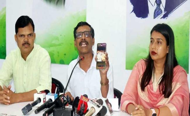 CM should apologize profusely to Rahul Gandhi and the Congress party