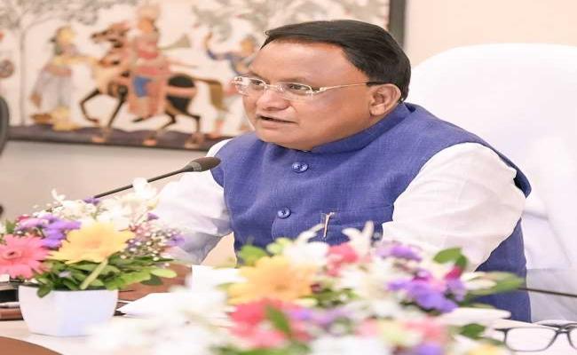 Chief Minister distributes first installment of Antyayodaya Griha Yojana and lays foundation stone for 471 Gram Panchayat offices