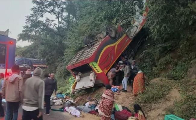 Bus falls into ditch in Andhra Pradesh, 9 passengers dead, 10 in critical condition