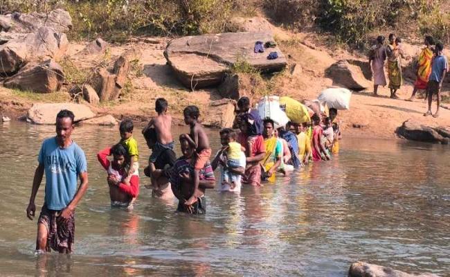 Poor village water, education, health, pure drinking water, no transportation facilities, people risk their lives to cross the river.