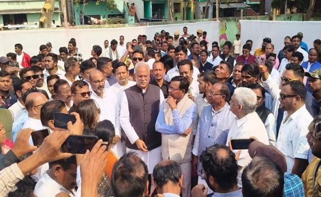 Vote-stealing government has dared to change the name of Mahatma: Congress