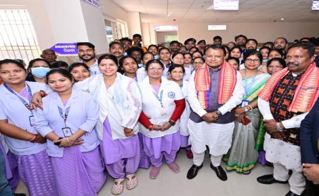 Chief Minister inaugurates modern trauma care center and OPD building in Sambalpur