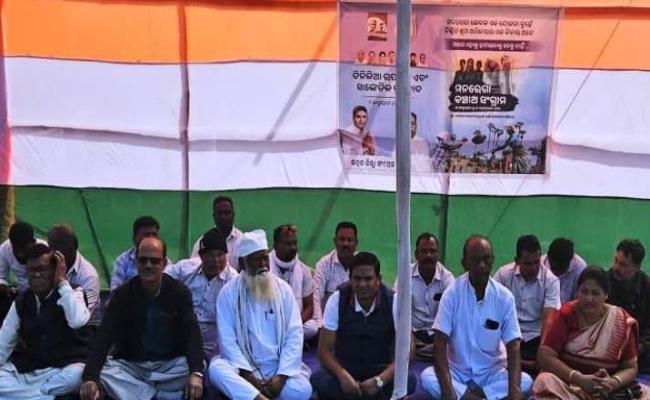 Daily protest and symbolic protest on behalf of the District Congress Committee to save the mind.