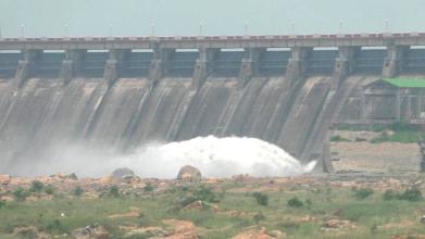 4 more sluice gates opened: Flood water continues to be discharged from Hirakud reservoir through 8 sluice gates