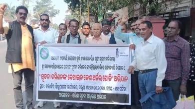 Right to Information activists protest demanding the removal of the Information Commissioner