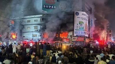 Death toll in Karachi shopping plaza fire reaches 8, more than 58 missing